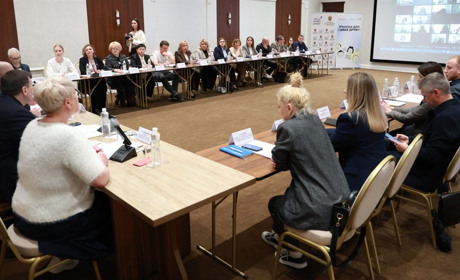 Стати опорою: як на Хмельниччині впроваджуватимуть інститут наставництва