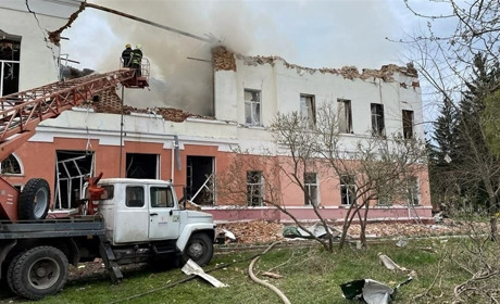 Вночі 12 травня російська авіація завдала ударів по Новгороду-Сіверському. Є загиблі і поранені
