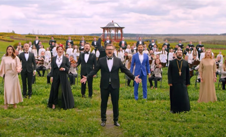 Українські зірки заспівали «Христос воскрес» 12-ма мовами. У відео незабаром буде мільйон переглядів