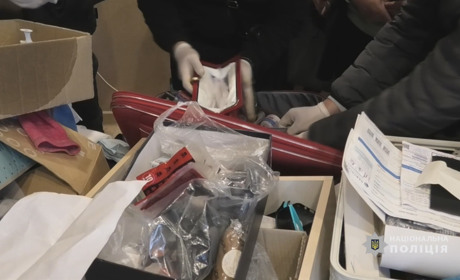 Черкаські правоохоронці викрили злочинну групу, яка виготовляла та збувала наркотики