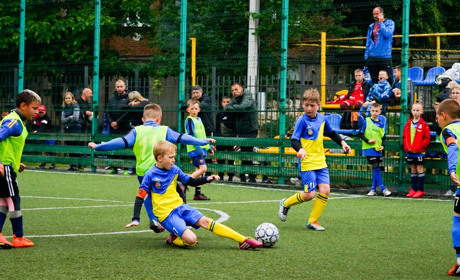 У Жмеринці проводять товариські футбольні матчі для підтримки ЗСУ: фоторепортаж