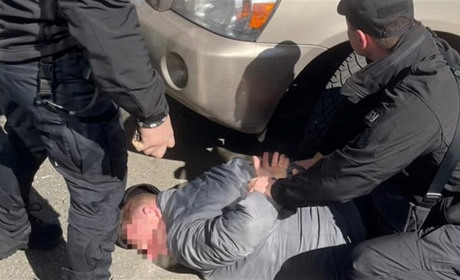 Поки люди були без світла, митник з Одеси вимагав хабарі за розмитнення контейнерів з ліхтарями