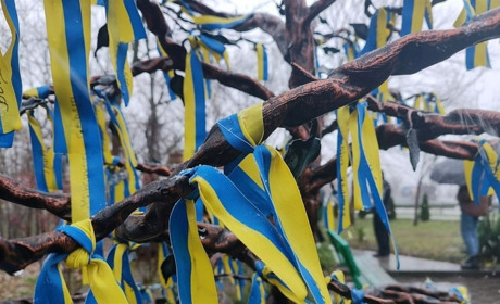 У Первомайську матері, дружини загиблих та волонтери нагадують місту про хвилину мовчання