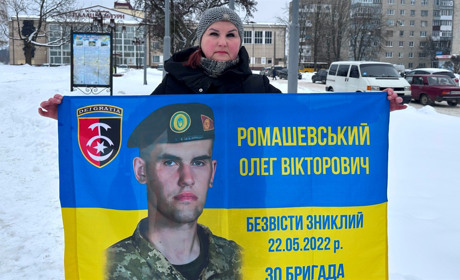 "Я знаю, що він живий" – мама шукає сина