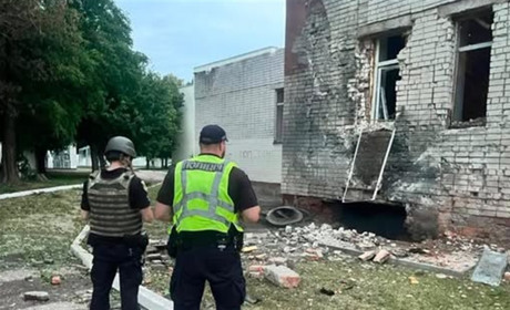 Масована атака дронів на Чернігів: двоє постраждалих, пошкоджені будинки та школа