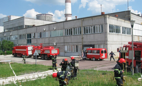 У Вараші рятувальники Ріненської АЕС вчилися гасити палаючу трансформаторну оливу