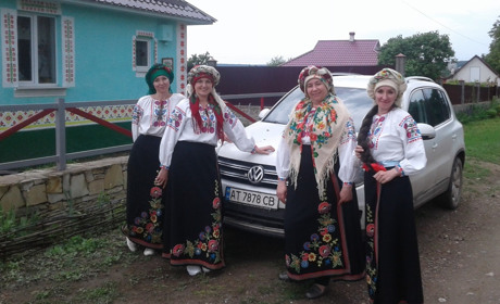 «Близько 50 жінок прийшли до церкви в українських хустках»: інтерв’ю з популяризаторкою хустки