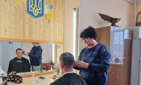 У Жмеринці надають безкоштовні перукарські послуги для людей похилого віку