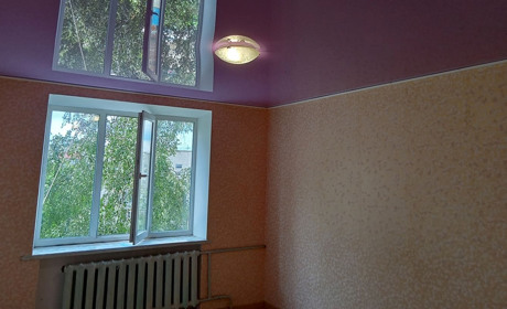 Продається приватизована однокімнатна квартира в гуртожитку в районі "Супутника"