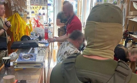 В Одесі військовий чиновник вимагав хабарі за ремонт казарм для мобілізованих. Його затримала СБУ