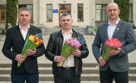 Вітання з 8 Березня від депутатів фракції «Слуга народу» м.Жмеринка: відео