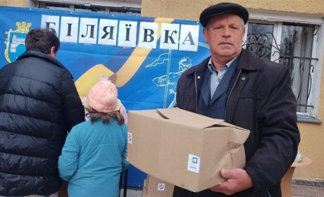 У Біляївці внутрішньо переміщеним особам роздавали овочеві набори для борщу