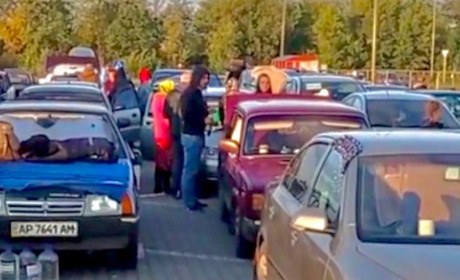 На блок-посту у Василівці окупанти знущаються з людей