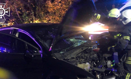 Аварія біля Модрич: рятувальники звільняли людей з авто, повідомляють про загиблу дівчину