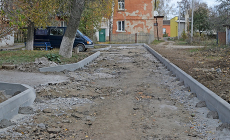 На «ТЕЦі» замінили трубу і приступили до асфальтування прибудинкових територій