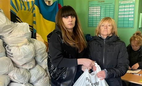 Жителі Торецька отримали 3500 продуктових наборів від благодійників