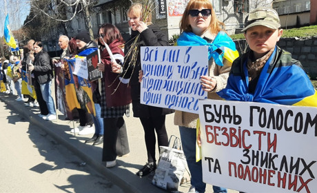 У Славуті відбулася чергова акція на підтримку полонених та зниклих безвісти захисників