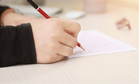 Після екзаменів замість десяти медалей випускники шкіл Сватівського району отримали тільки сім