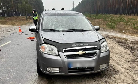 Слідчі Шепетівського РУП встановлюють обставини ДТП, у якій травмувалась 60-річна жінка