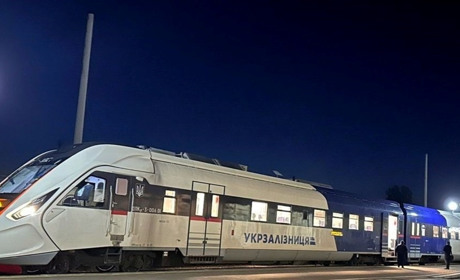 «Наступна зупинка – станція Товсте»: відтепер потяг Рава-Руська – Коломия зупинятиметься у селищі