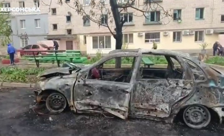 На Херсонщині російські окупанти поцілили у житлові будинки та навчальний заклад