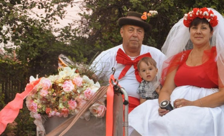 Кури, мухи, катання батьків та ще купа смішних весільних звичаїв Біляївки. Пригадаймо?