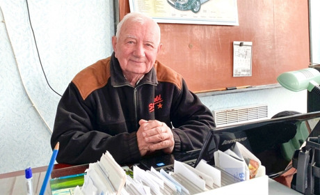 Військовий, поет і засновник клубу моржів: історія почесного громадянина Бару Юрія Шаповалова