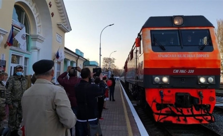 З 9 травня 2021 окупанти запустили потяг Москва — Феодосія. Тільки українцям на ньому їхати зась