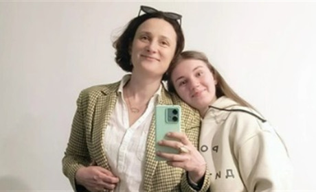 Письменниця з Києва взяла під опіку 17-річну дівчину-сироту з Нової Каховки