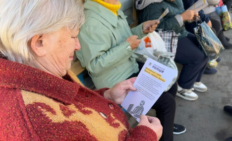 Ніколи не зайве. У Первомайську поліціянти провели роз'яснювальний рейд для громадян
