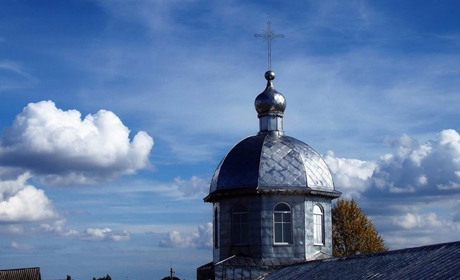 Невідомі пошкодили майно Свято-Успенського храму (фото)