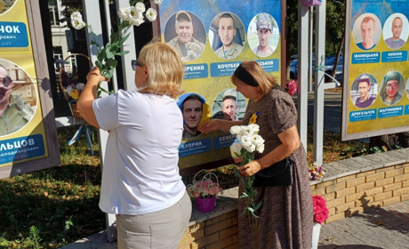 У Глухові в День памʼяті загиблих захисників вшанували полеглих Героїв громади
