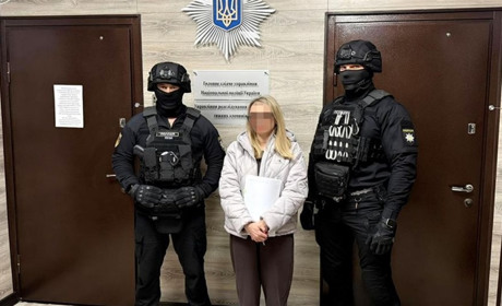 На Житомирщині жінці повідомили про підозру у сексуальному насильстві над власною донькою