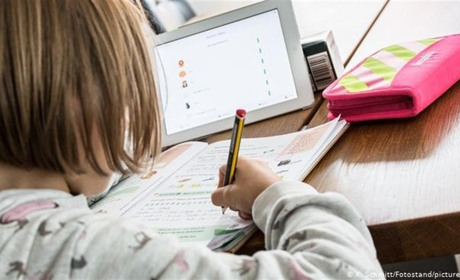 Дистанційка повертається