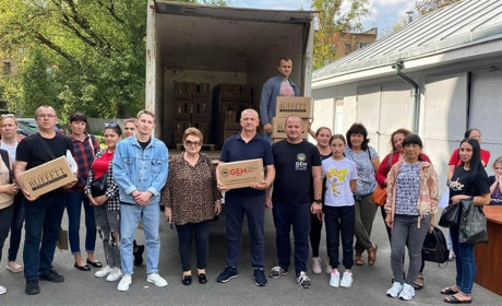 Переселенці із Каховки отримали допомогу в Києві