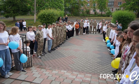 З останнього шкільного уроку — з батьками. Нову традицію започаткували у Городоцькому ліцеї №4
