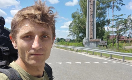 Азовець-волонтер Петро Скрипка організував піший марафон із зупинкою у Звягелі