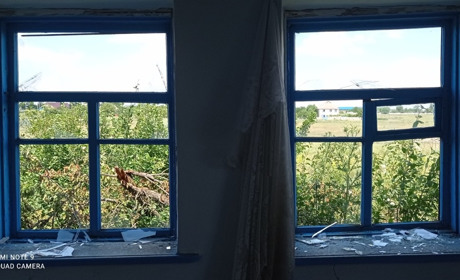 Шість діб під обстрілами: первомайські волонтери доставили гумдопомогу в села поблизу лінії фронту