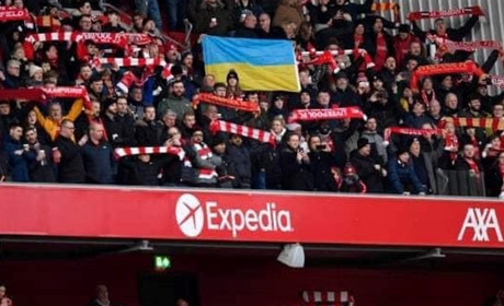 Англійські футбольні фани зворушливо підтримали Україну