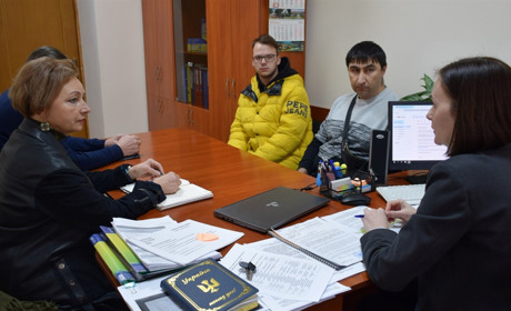 Термінова нарада у Біляївській міській раді: обговорили заходи з порятунку лебедів на річці