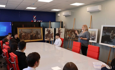 Окупанти знову експонують твори, викрадені з Новокаховської картинної галереї