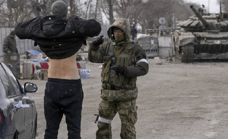 Депортація в невідомість. Окупанти вивозять проукраїнських жителів Луганщини