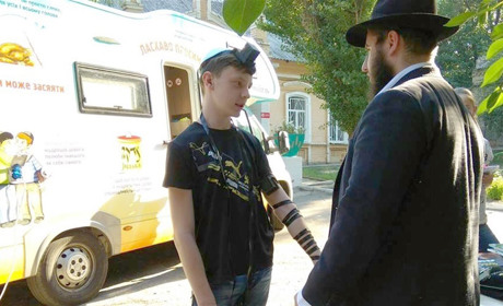 В Мелитополь едет «синагога на колесах»: где и кому ее встречать