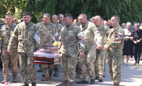 У Калинівці попрощалась із загиблим захисником України