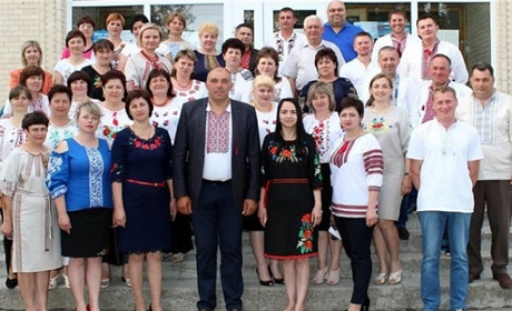 У вишиванці на роботу, в школу, садочок – калинівчан закликають одягнути національні сорочки