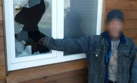 Розбив вікно до чужого дому, щоб потрапити усередину: у Новограді попередили крадіжку