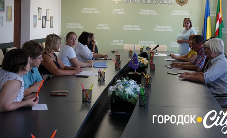 Точки дотику. Корінні та нові городоччани шукають шляхи підтримки один одного під час війни