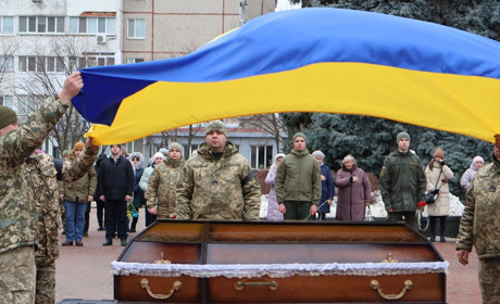Южноукраїнська громада поховала снайпера Володимира Янко, що загинув у бою на Донбасі