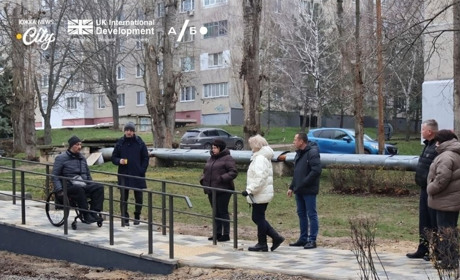 Від «смуги перешкод» до доступного простору: як змінилася територія на Квітковому, 4. Відео