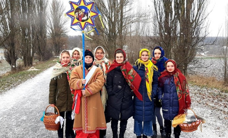 На Переяславщині учні сільської гімназії наколядували 14 600 гривень, щоб допомогти ЗСУ